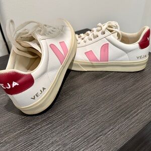 Veja Women's Campo White and Pink Casual Sneakers